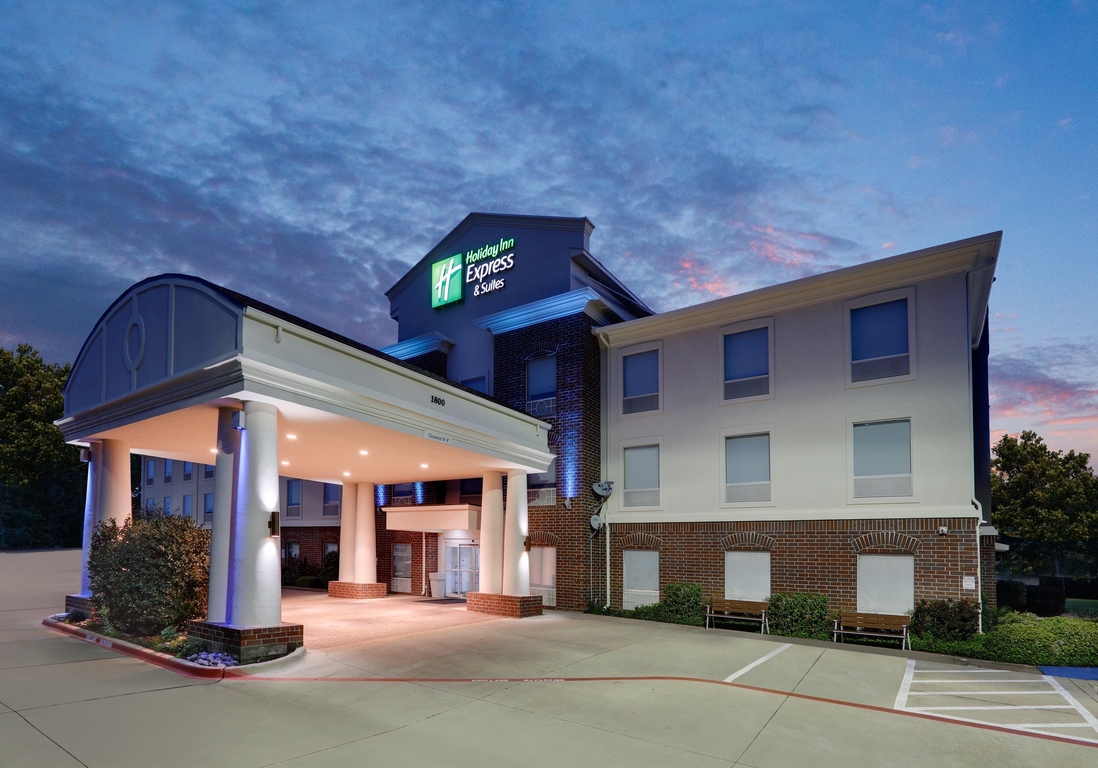 Holiday Inn Express Hotel & Suites Cleburne By Ihg Exterior photo